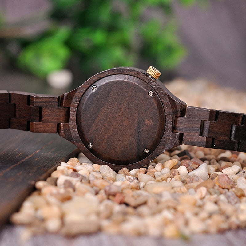 Reloj de cuarzo totalmente de madera.