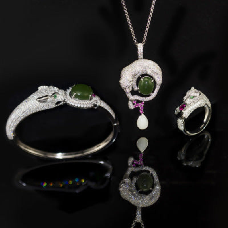 Ensemble de bijoux en jade incrusté d'argent