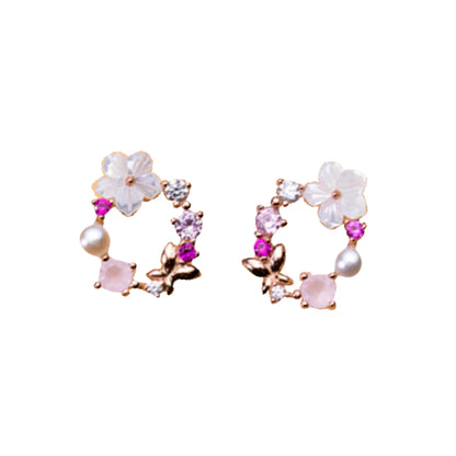 Pendientes de perlas y flores circulares