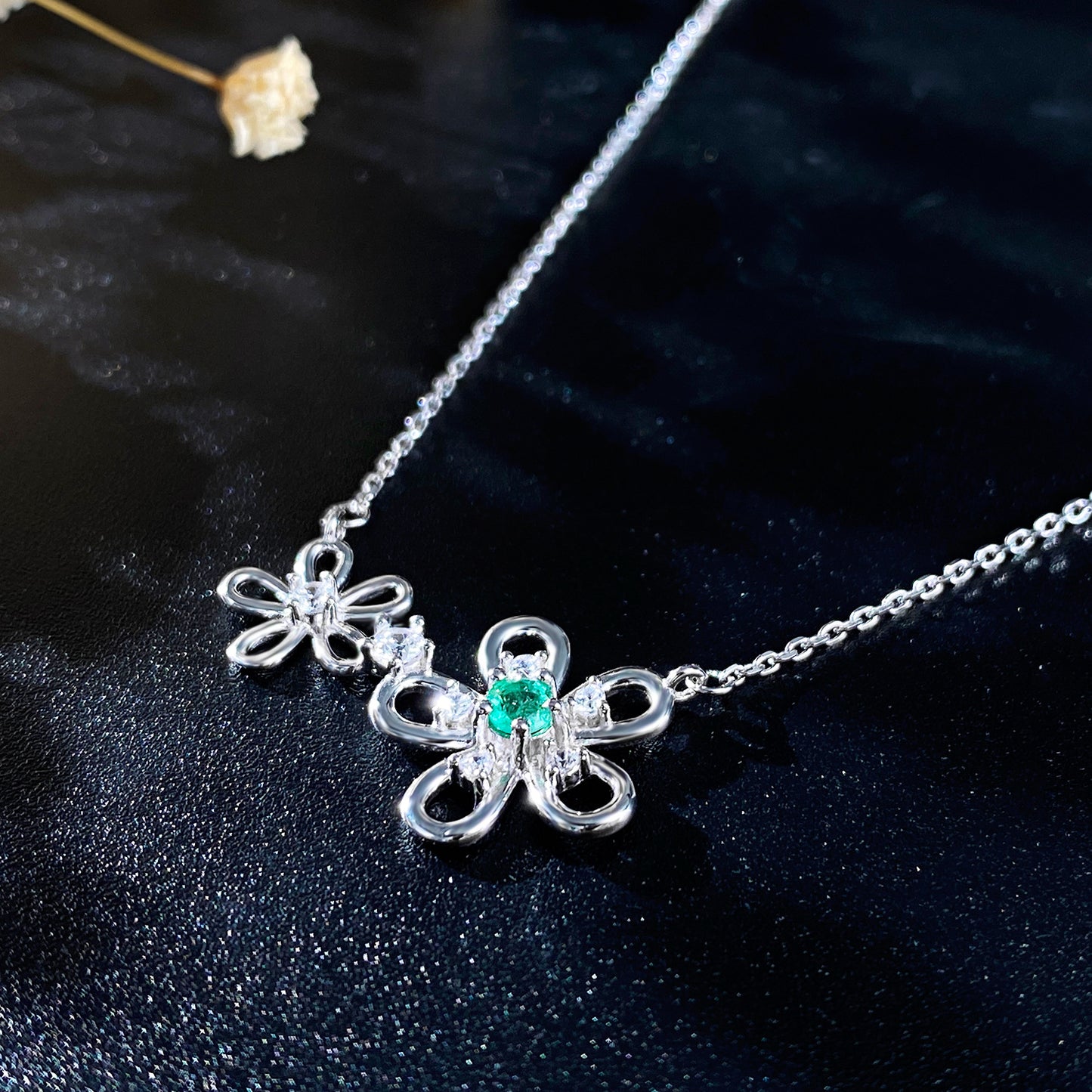 Flower Emerald Necklace