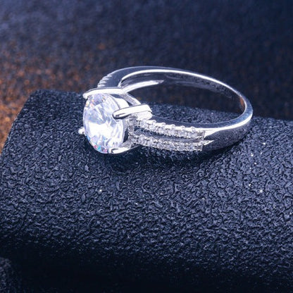 Anillo de boda de una sola piedra