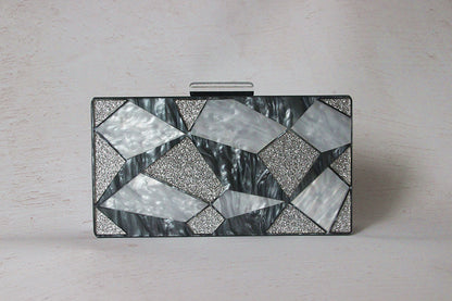 Pochette en acrylique contrastée noir et blanc